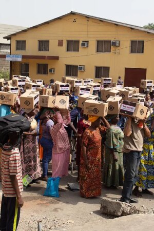 Al menos 32 muertos, incluidos cuatro niños, en dos estampidas durante dos repartos de alimentos en Nigeria