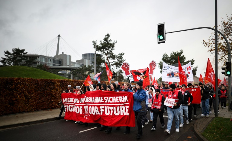 Allemagne: Les salariés de Volkswagen en grève pour sauver leurs usines