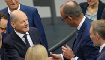 Allemagne : le soutien à l’Ukraine, terrain privilégié de l’affrontement entre Olaf Scholz et Friedrich Merz