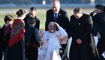 Après avoir snobé Notre-Dame de Paris: Le Pape arrivé en Corse pour une visite éclair historique