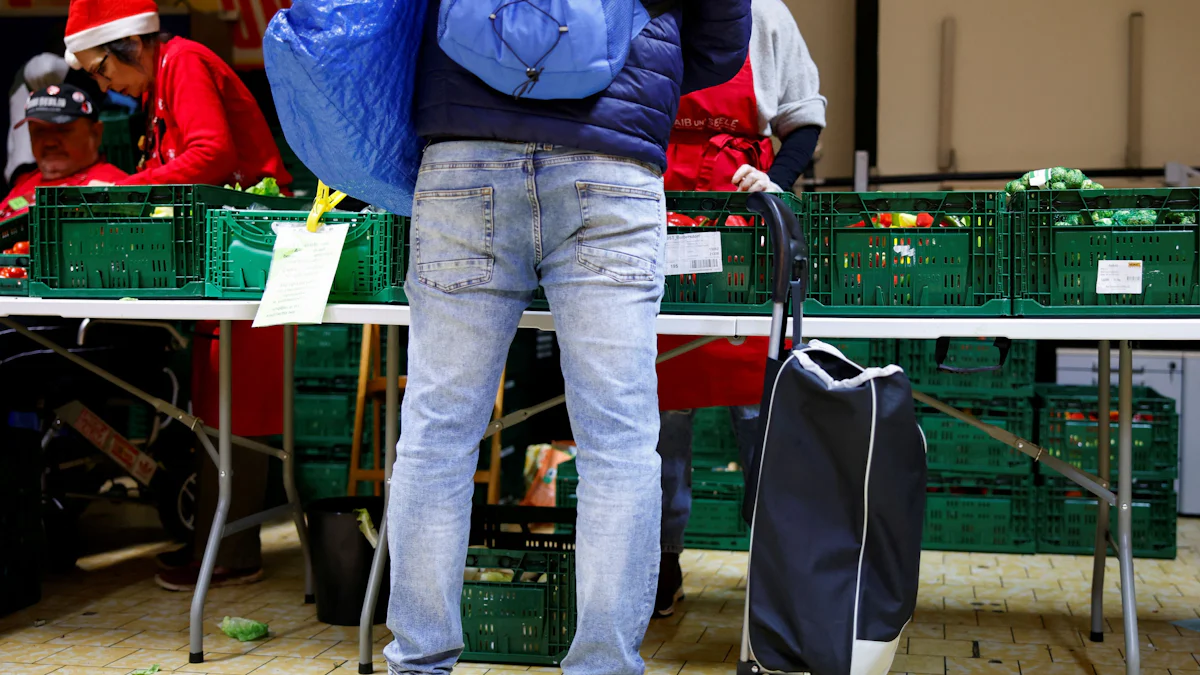 Armut: Zu wenig Ware für zu viele Kunden