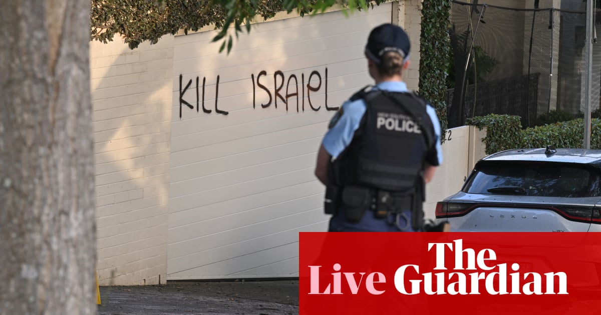 Australia news live: Chris Minns condemns ‘shocking’ overnight vandalism in Sydney involving anti-Israel graffiti