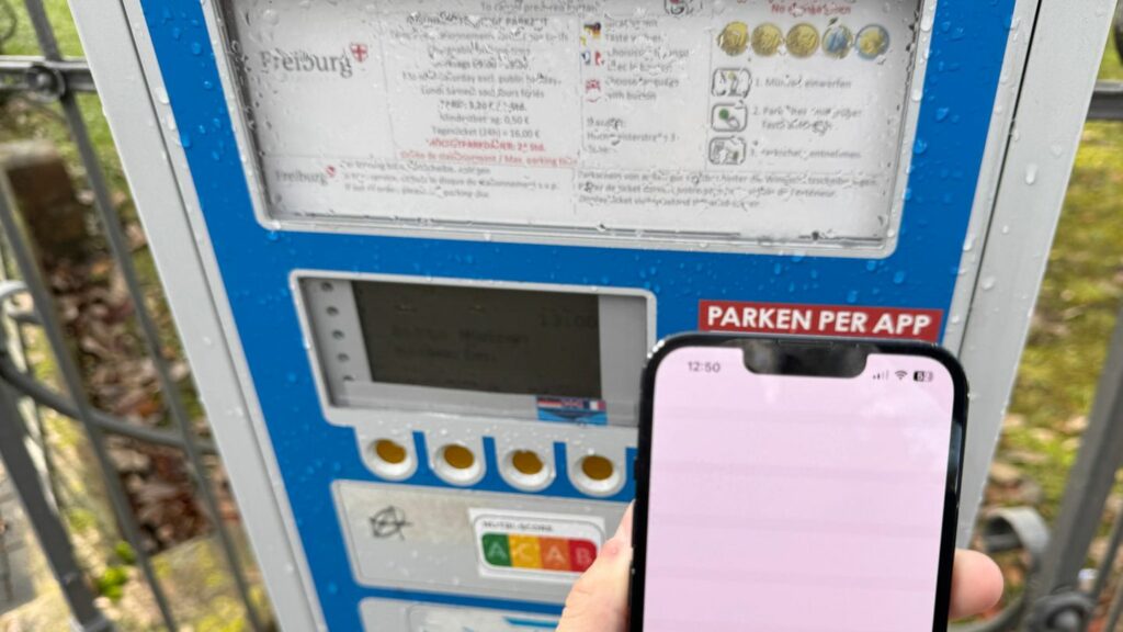 Betrug mit QR-Codes: So einfach stehlen vermeintliche Parkautomaten ihre Kontodaten