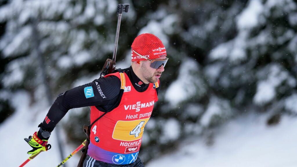 Danilo Riethmüller wird sensationell Zweiter im Massenstart. Foto: Matthias Schrader/AP/dpa