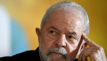 Brésil: Lula se remet après son opération pour une hémorragie dans le crâne