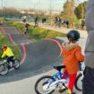 Ça déferle sur les pistes de bosses : la folie du pumptrack gagne l’Île-de-France 