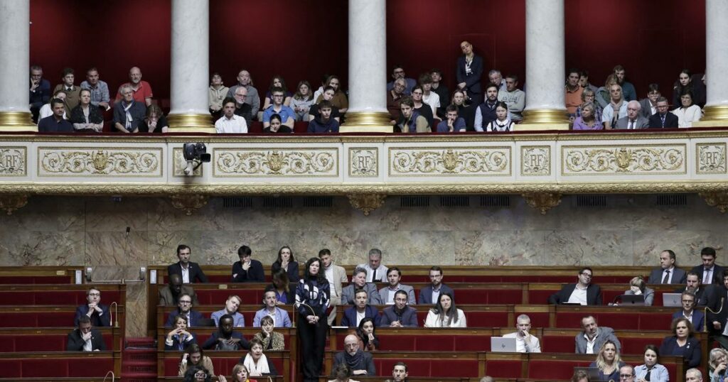 «C’est à Emmanuel Macron de parler» : la gauche divisée sur la stratégie à mener pour l’après-Barnier