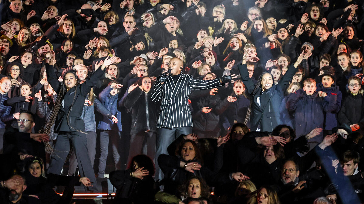 « C’est une fois dans sa vie un truc pareil » : 1 000 choristes autour de Soprano pour le Nouvel An sur TF 1