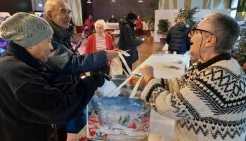 Colis gourmands pour les seniors à Noël : en Île-de-France, pourquoi les villes n’y renoncent pas malgré la crise