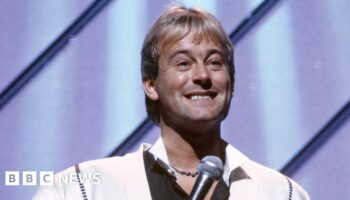 Comic Duncan Norvelle, famed for 'chase me' catchphrase, dies