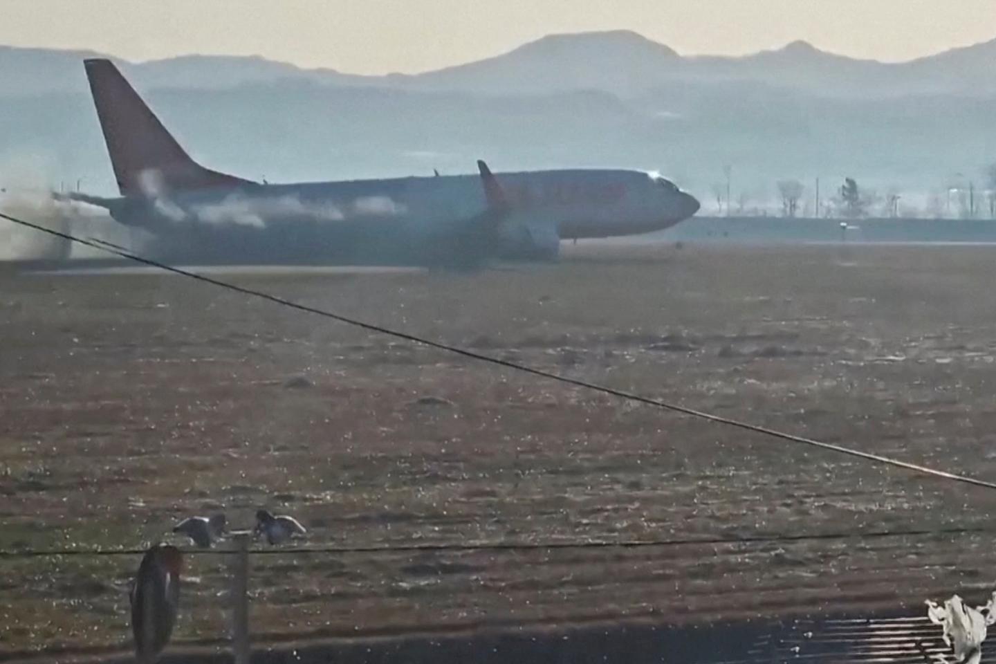 Corée du Sud : le bilan définitif du crash d’un avion, le plus grave de l’histoire du pays, s’établit à 179 morts et 2 survivants