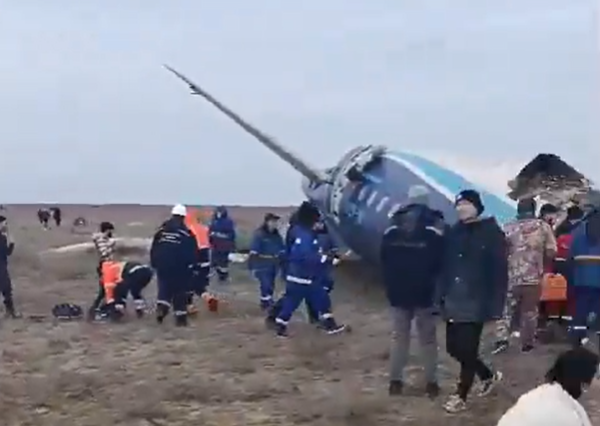 Crash au Kazakhstan: Un avion d'Azerbaijan Airlines s'écrase: 14 survivants