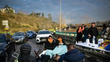 Crise du transport médical : à Lyon, la colère des taxis monte à Paris