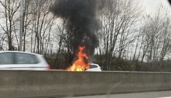 Croix de Gasperich: Voiture en feu sur l'A6 vers Luxembourg