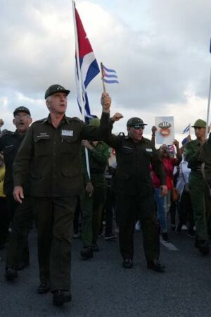 Cuba: Thousands protest against US trade sanctions