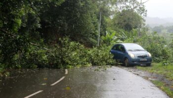 Cyclone Chido : en alerte violette, le plus haut niveau, Mayotte se barricade