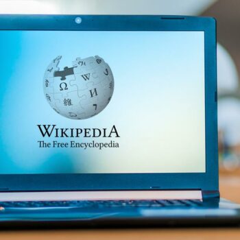 «Décès», «Kamala Harris», « Menendez», «JO»... Découvrez les 25 pages Wikipedia les plus lues en 2024 dans le monde