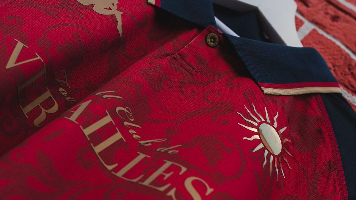 Derrière ses superbes maillots de foot « lifestyle », la stratégie gagnante du FC Versailles des supporters