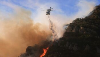 Des milliers de personnes évacuées: Malibu reste sous la menace des flammes