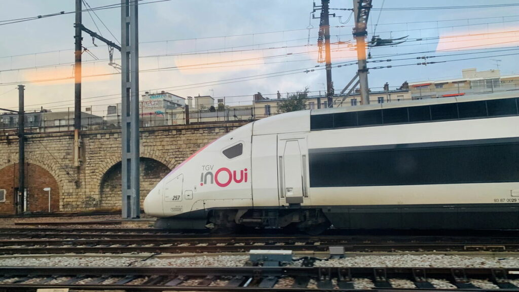 Des passagers de TGV et Ouigo bloqués toute la soirée à bord après un « accident de personne » près de Paris