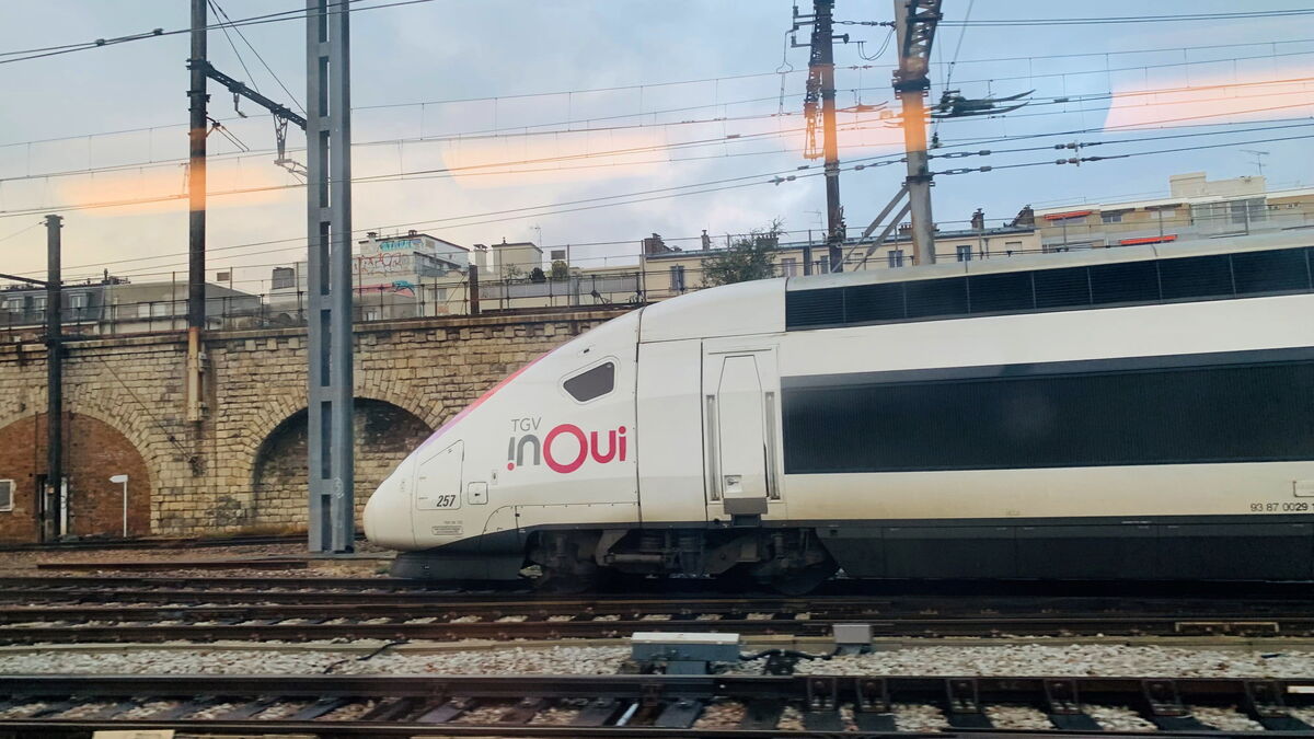 Des passagers de TGV et Ouigo bloqués toute la soirée à bord après un « accident de personne » près de Paris