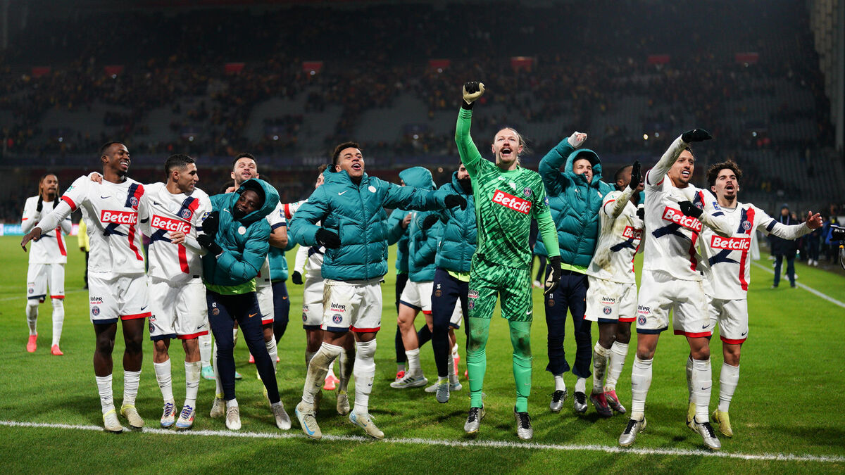 « Désormais je suis prêt » : comment le gardien russe Safonov est devenu le héros de la soirée du PSG à Lens