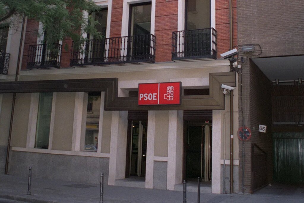 El PSOE demanda por "falsas acusaciones" a la empresaria que afirma haber entregado 90.000 euros en metálico en  Ferraz