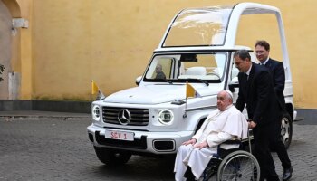 El nuevo papamóvil de Bergoglio es eléctrico y hecho sobre la base de un todoterreno de lujo de 196.221 euros