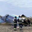 El presidente de Azerbaiyán acusa a Moscú de intentar ocultar las causas del accidente de avión en Kazajistán y exige una disculpa pública