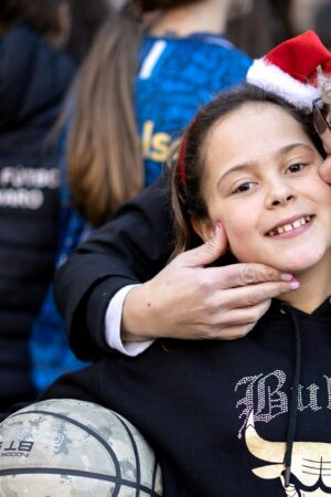 El triple de Duna, la niña que repartió 3.360.000 euros en su club de baloncesto: "Siempre ha sido muy especial y ahora es la estrella del barrio"