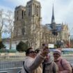 «Elle est magnifique!» : l’émerveillement des Parisiens et des touristes avant la réouverture de Notre-Dame