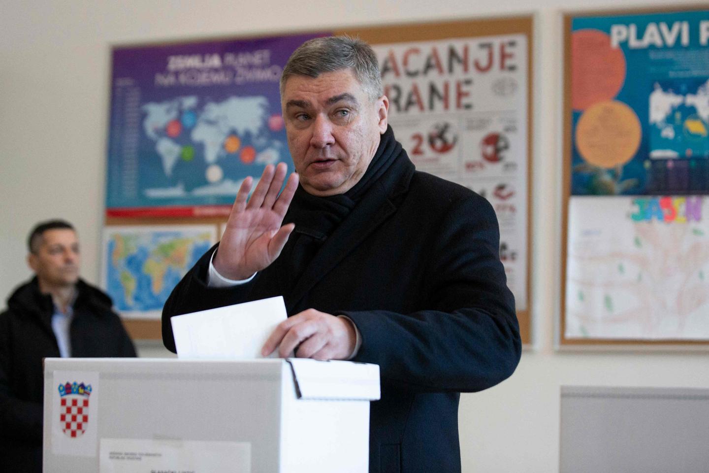 En Croatie, Zoran Milanovic en position de remporter l’élection présidentielle dès le premier tour, selon un sondage à la sortie des urnes