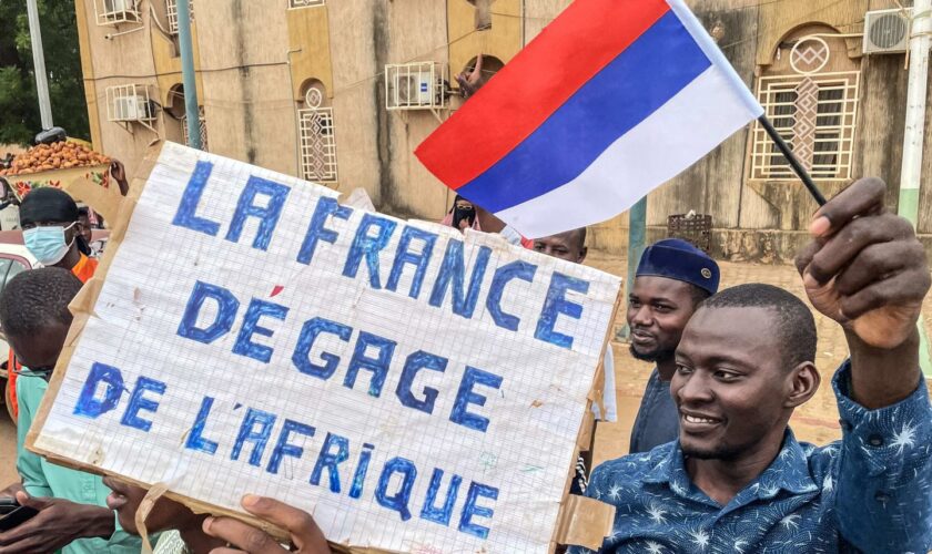 « En annonçant, depuis des décennies, la fin de la “Françafrique”, Paris n’a fait qu’avouer l’inverse : la décolonisation est un processus inachevé »