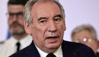 En direct, François Bayrou premier ministre : le maire de Pau veut « reprendre le débat » sur le non-cumul des mandats, pour « réenraciner les responsabilités politiques »