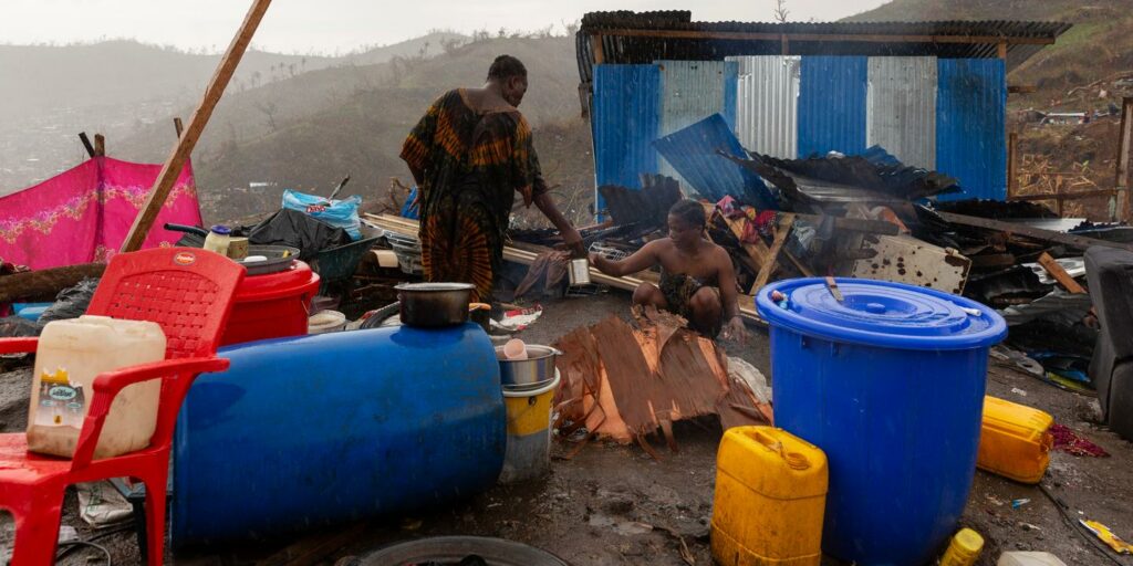 En direct, cyclone Chido à Mayotte : Matignon détaille plusieurs mesures de soutien (gel de prix, activité partielle, fiscalité…)