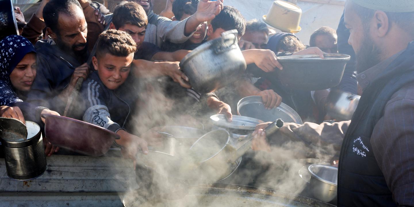 En direct, guerre au Proche-Orient : vingt personnes tuées dans une frappe israélienne sur un camp de déplacés dans le sud de la bande de Gaza, selon la défense civile