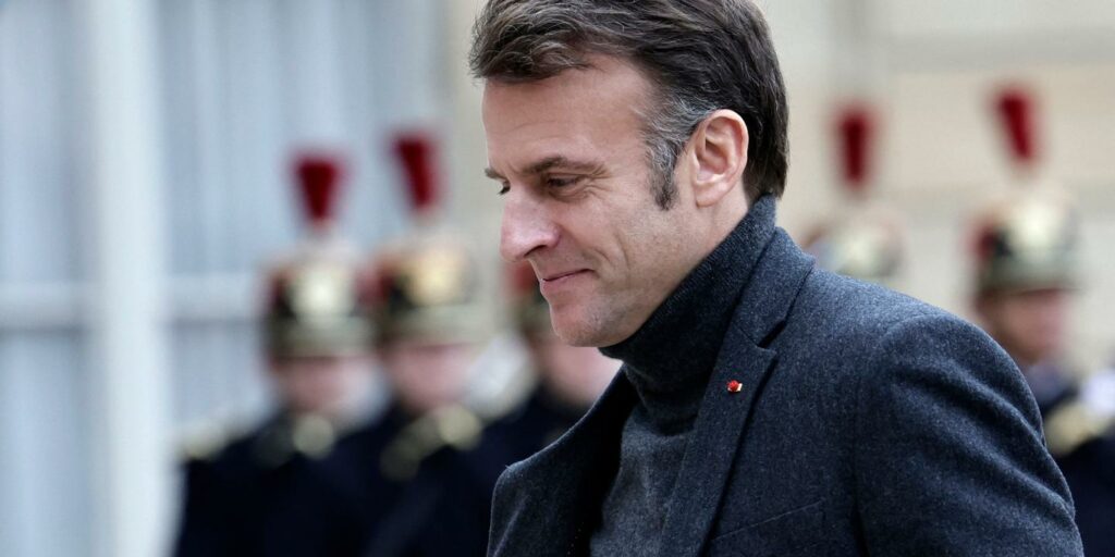 En direct, nomination du premier ministre : Emmanuel Macron réunira, mardi, « l’ensemble des partis », hors LFI et RN, pour tenter de « constituer un gouvernement d’intérêt général »