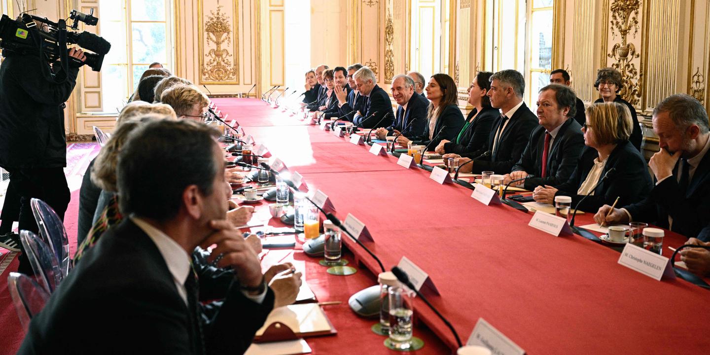 En direct, nouveau gouvernement : les différentes forces politiques ont jusqu’à vendredi, 14 heures, pour exprimer leur positionnement vis-à-vis