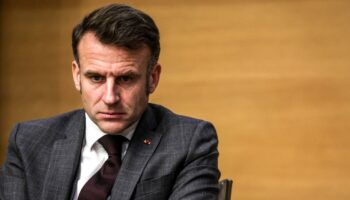 En direct, nouveau premier ministre : Emmanuel Macron s’est engagé à annoncer un nom « dans les quarante-huit heures » et dit sa « volonté » de ne pas dissoudre l’Assemblée d’ici à la fin de son mandat