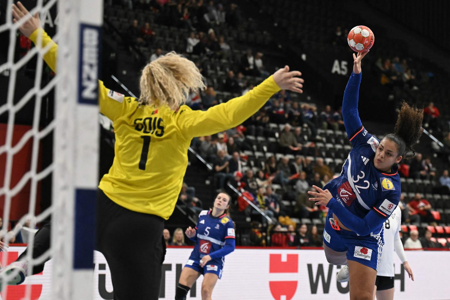 Euro féminin de handball : déjà qualifiées, les Françaises terminent le tour préliminaire sur un sans-faute