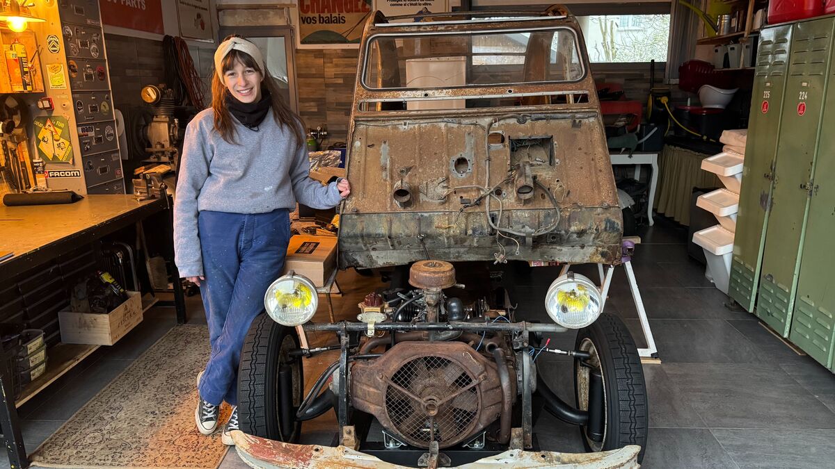 Fan de 2 CV, la youtubeuse de 25 ans Maeva cartonne avec ses vidéos de réparation du célèbre modèle Citroën