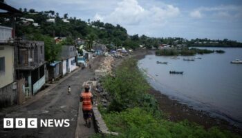 Fears of heavy death toll after cyclone hits Mayotte