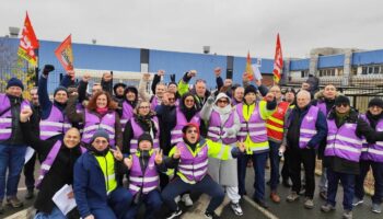 Fermetures d’usines : chez Stellantis, les ouvriers de Poissy et de Douvrin unis dans le combat