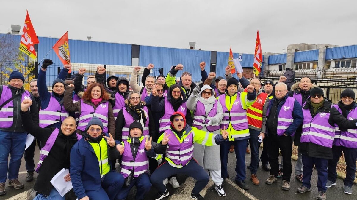 Fermetures d’usines : chez Stellantis, les ouvriers de Poissy et de Douvrin unis dans le combat