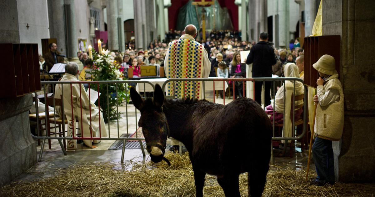 Fervents ou nostalgiques, ces Français qui assistent encore à la messe de minuit