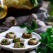 Fêtes de fin d’année : comment recycler les coquilles d’escargot au jardin ?