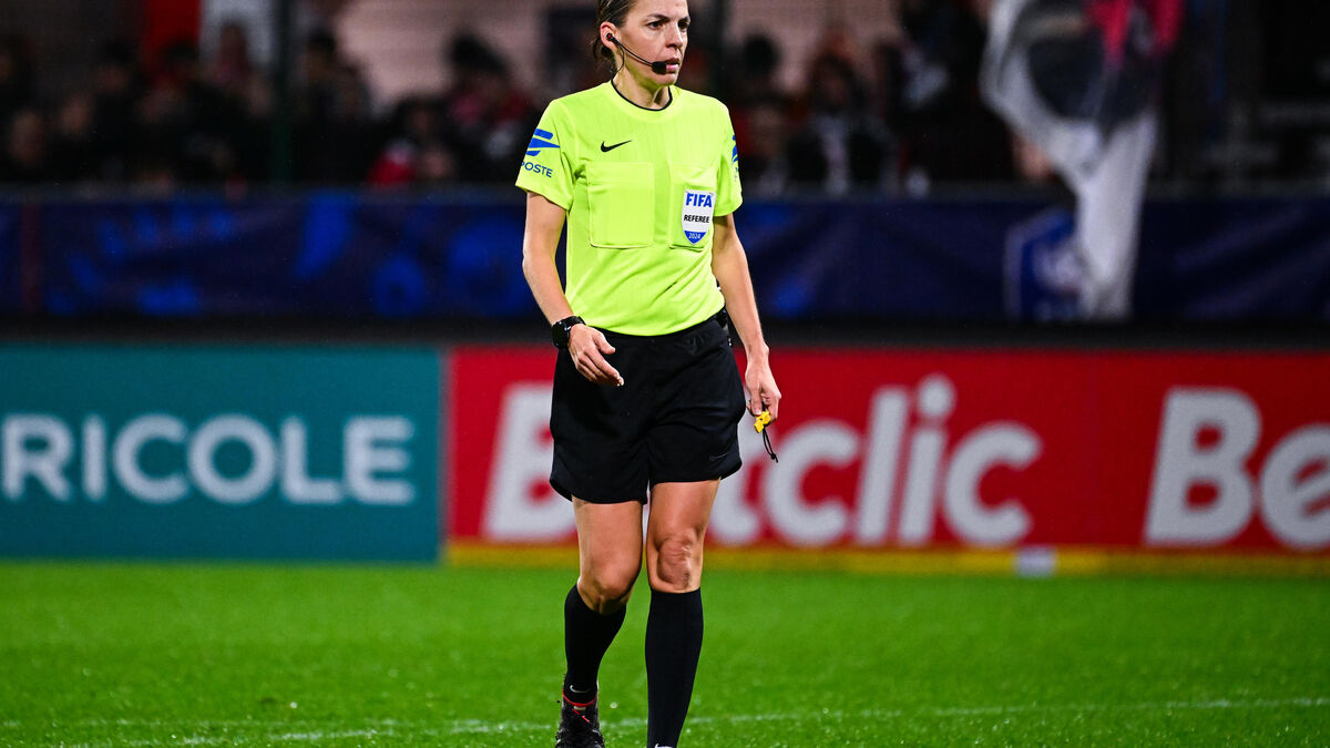 Football : Stéphanie Frappart n’est plus la meilleure arbitre du monde