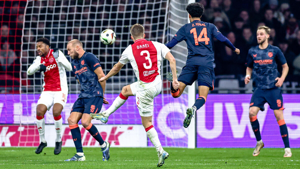 Football : la vidéo de l’incroyable coup de canon du Danois Anton Gaaei avec l’Ajax Amsterdam