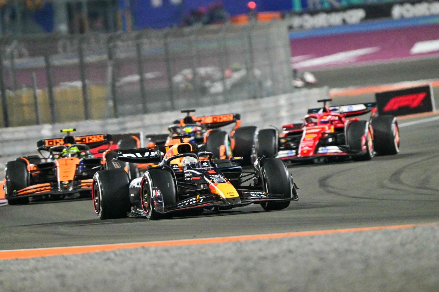 Formule 1 : Verstappen vainqueur au Qatar, McLaren et Ferrari pimentent classement des constructeurs