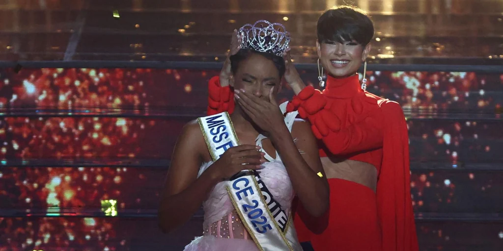 Francia elige a su miss más mayor, la primera de la isla caribeña de Martinica